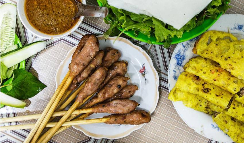 Your list of Da Nang things to do cannot exclude trying these delicious specialties (Source: Collected)