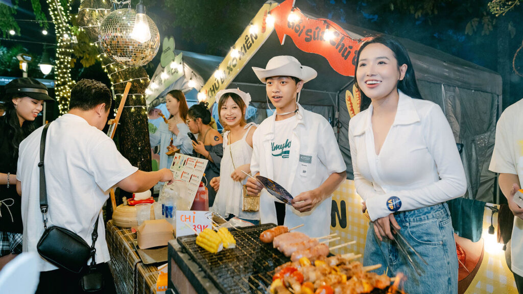 Visiting a craft village is always a good option for your list of Da Nang things to do (Source: Collected)