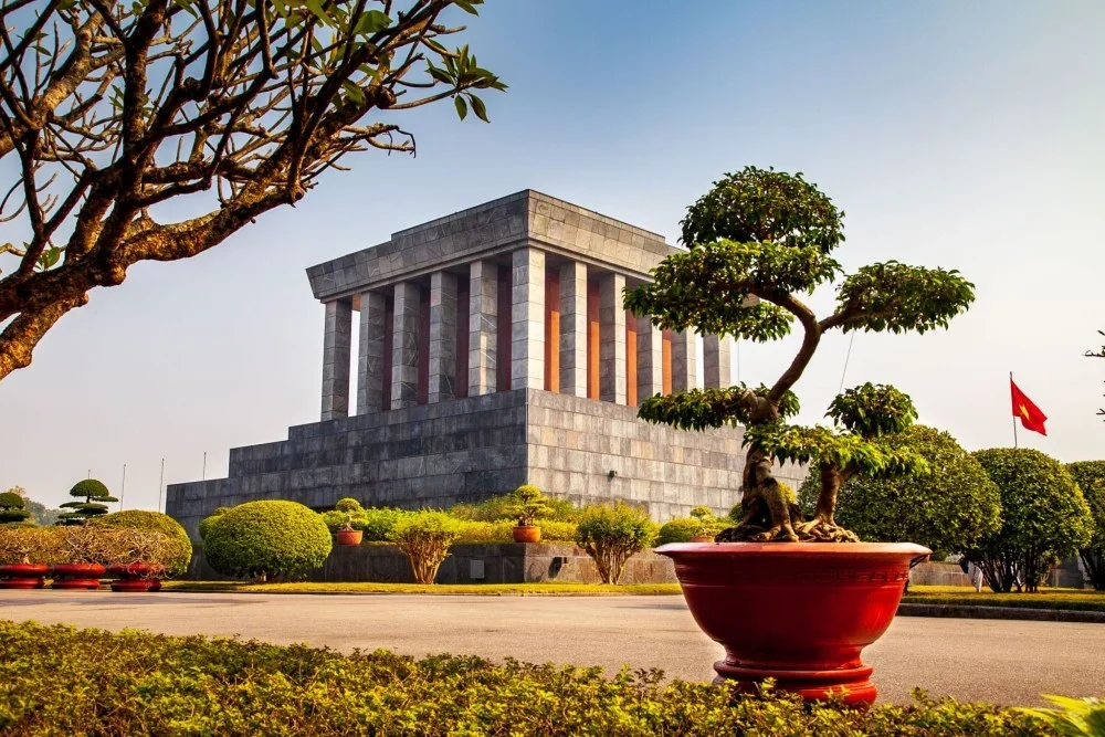 Ho Chi Minh Mausoleum and Stilt House Visit Guide